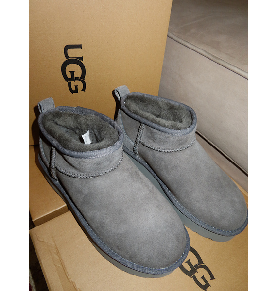 Ботинки • UGG • Серый