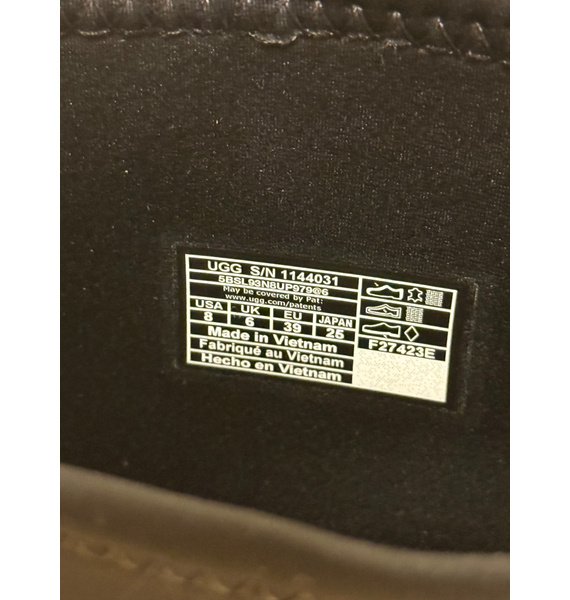 Ботинки • UGG • Черный