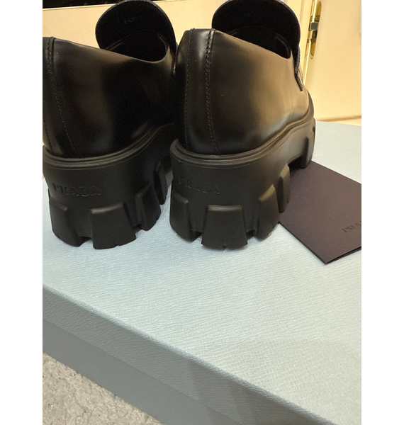 Лоферы • Prada • Черный