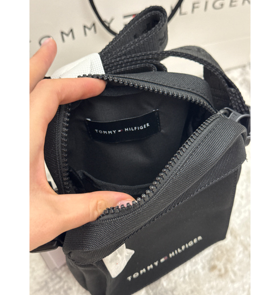 Барсетка • Tommy Hilfiger • Черный