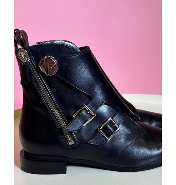 Ботинки • Louis Vuitton • Черный