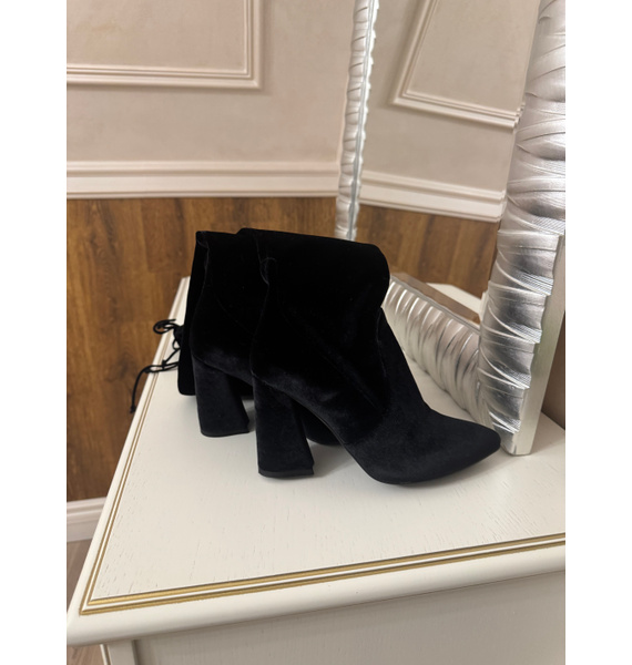 Ботфорты • Stuart Weitzman • Черный