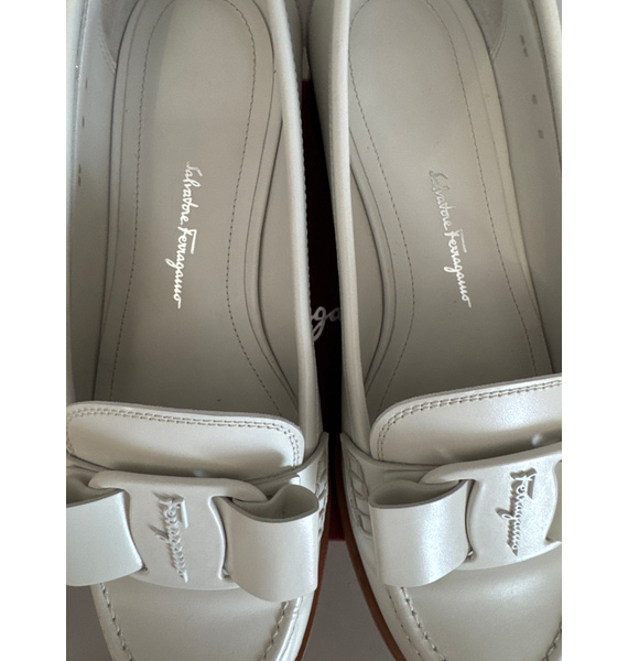 Лоферы • Salvatore Ferragamo • Белый