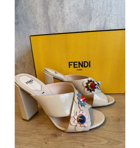 Босоножки • Fendi • Бежевый