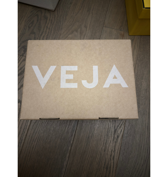 Кроссовки • VEJA • Белый