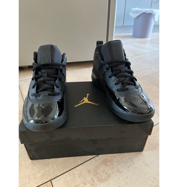 Кроссовки • Jordan • Черный
