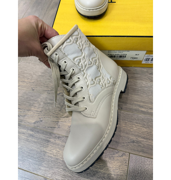 Ботинки • Fendi • Молочный