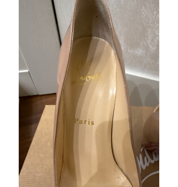 Туфли • Christian Louboutin • Кремовый