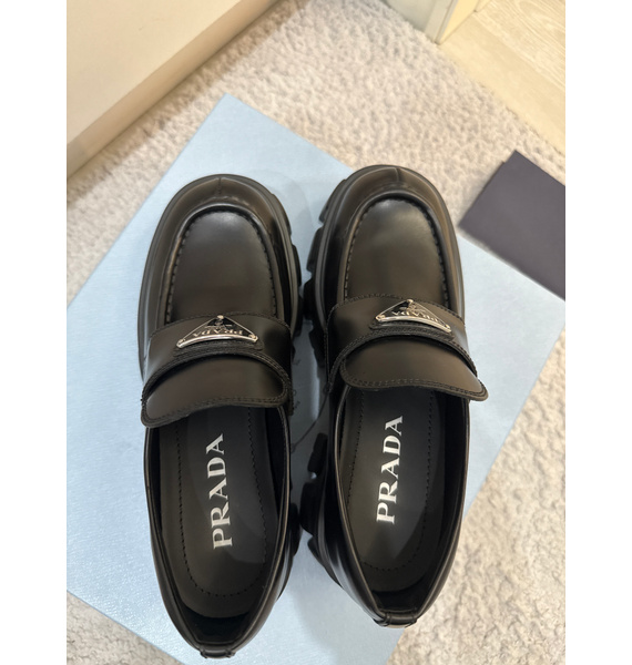 Лоферы • Prada • Черный