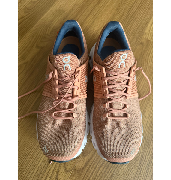 Кроссовки • On Running • Коралловый