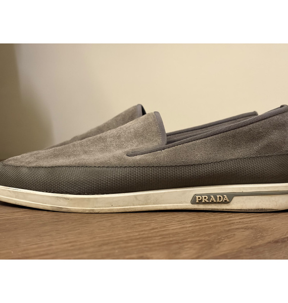 Лоферы • Prada • Серый