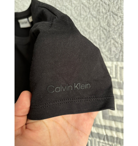 Футболка • Calvin Klein • Черный