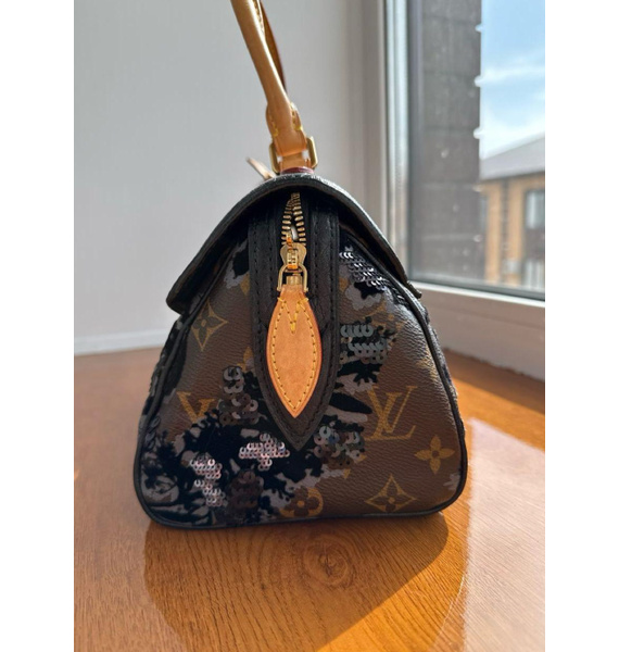 Сумка • Louis Vuitton • Черный