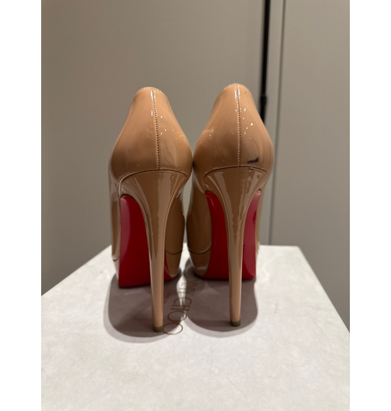 Туфли • Christian Louboutin • Бежевый
