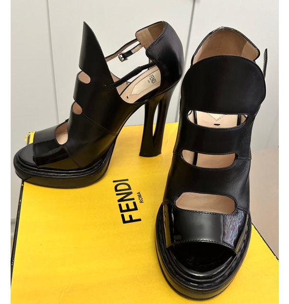 Босоножки • Fendi • Черный