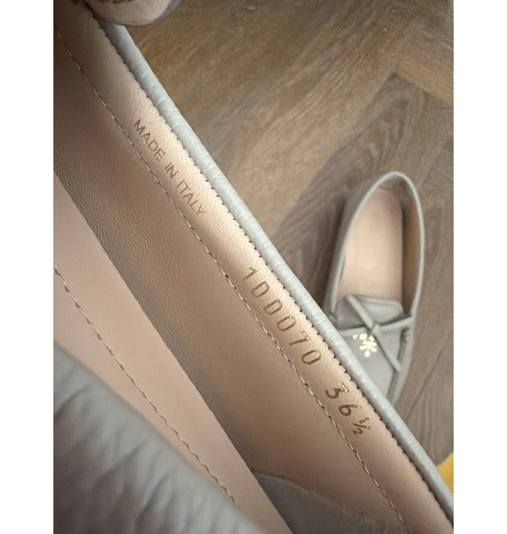 Лоферы • Prada • Бежевый