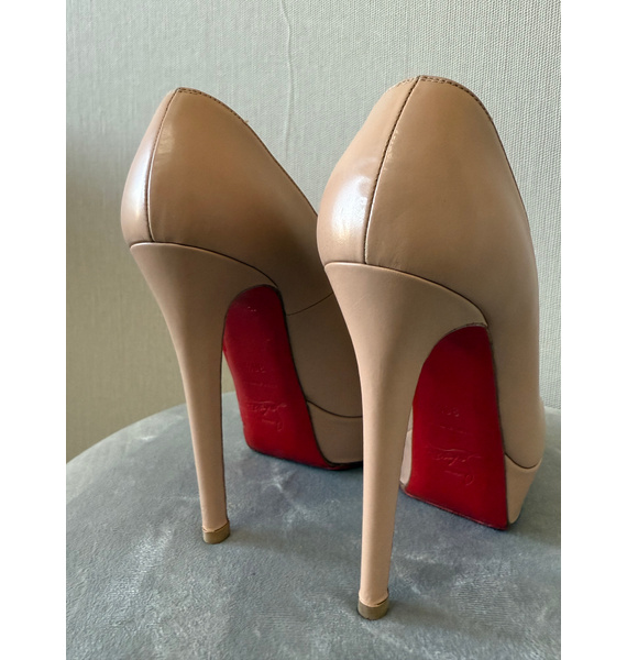 Туфли • Christian Louboutin • Бежевый