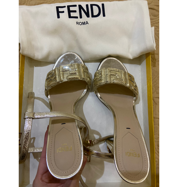 Босоножки • Fendi • Золотой