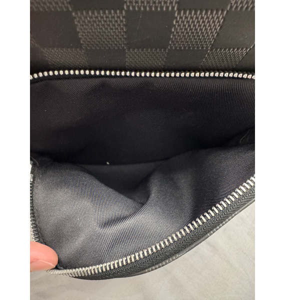 Сумка • Louis Vuitton • Черный