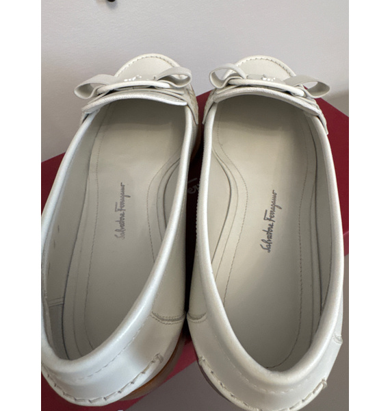 Лоферы • Salvatore Ferragamo • Белый