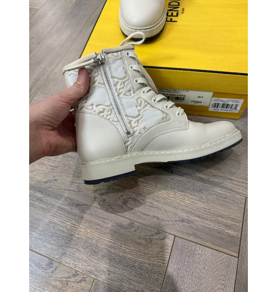 Ботинки • Fendi • Молочный