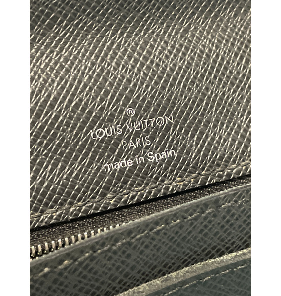 Клатч • Louis Vuitton • Черный
