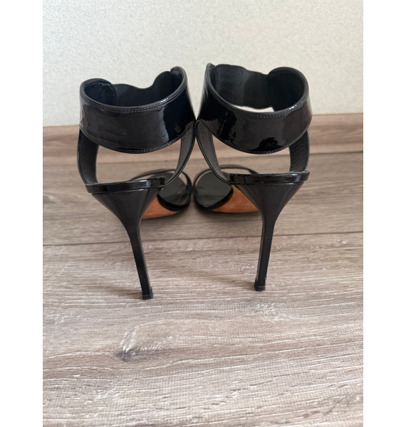 Сандалии • Manolo Blahnik • Черный