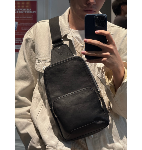 Барсетка • Louis Vuitton • Черный