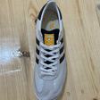Кроссовки • adidas • Белый