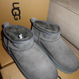Ботинки • UGG • Серый