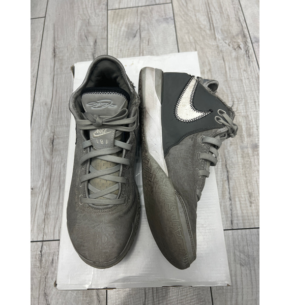 Кроссовки • Nike • Серый
