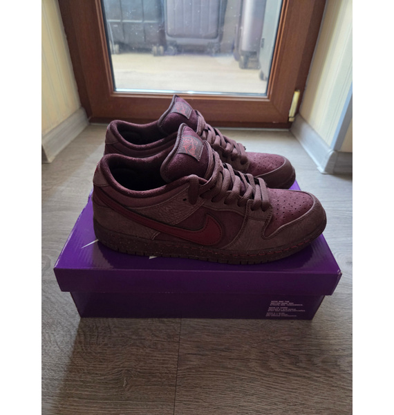Кроссовки • Nike • Бордовый