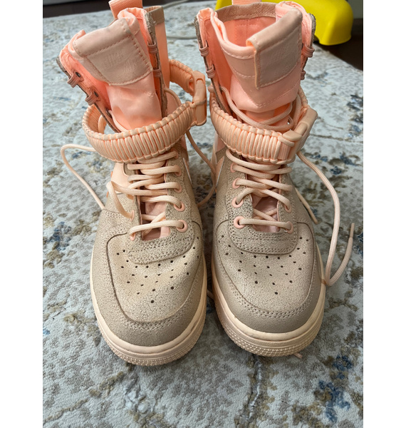 Кроссовки • Nike • Розовый