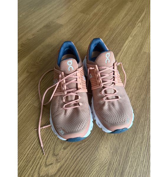 Кроссовки • On Running • Коралловый