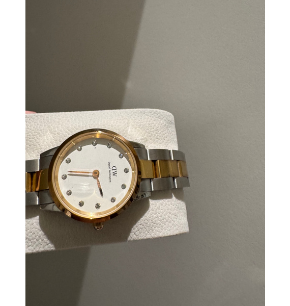 Часы • Daniel Wellington • Золотой