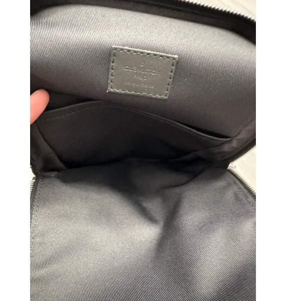 Сумка • Louis Vuitton • Черный