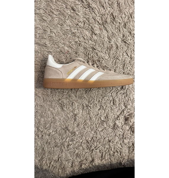 Кроссовки • adidas • Бежевый