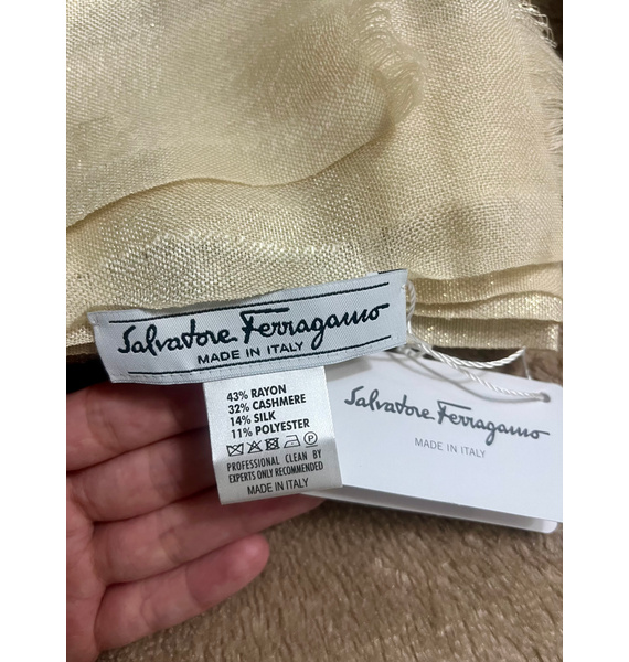 Шарф • Salvatore Ferragamo • Золотой