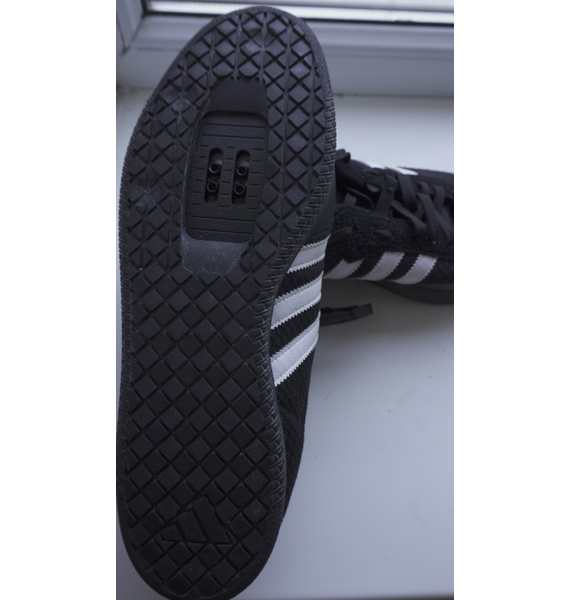 Кроссовки • adidas • Черный