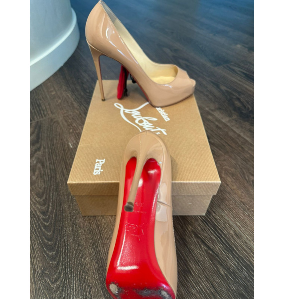 Туфли • Christian Louboutin • Кремовый