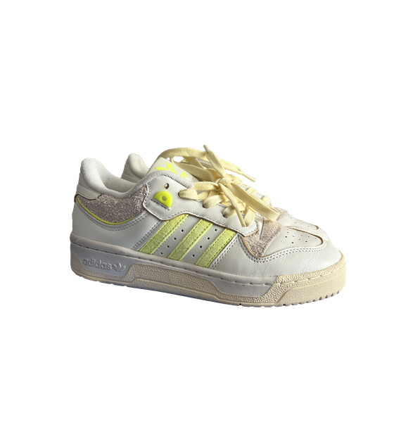Кроссовки • adidas Originals • Бежевый