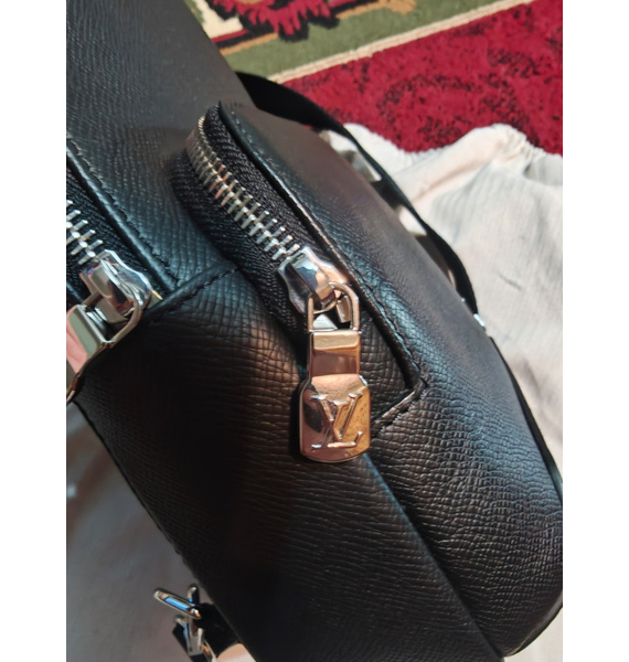 Сумка • Louis Vuitton • Черный