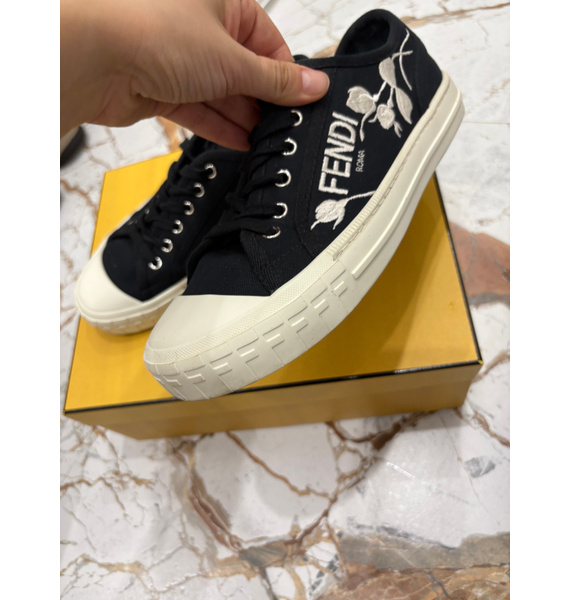 Кеды • Fendi • Черный