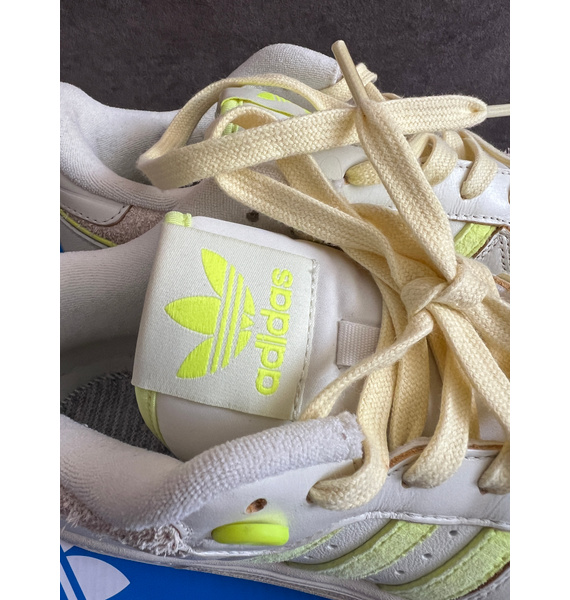 Кроссовки • adidas Originals • Бежевый