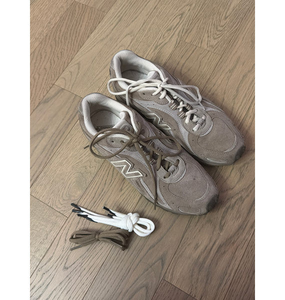 Кроссовки • New Balance • Бежевый