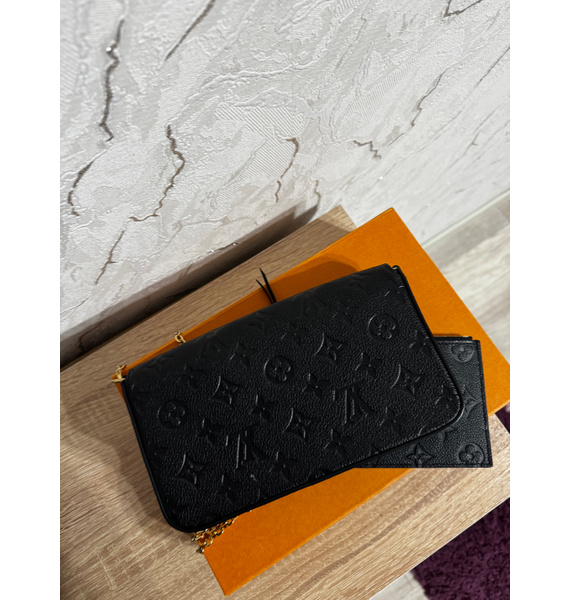 Клатч • Louis Vuitton • Черный