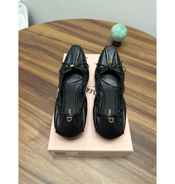 Балетки • Ferragamo • Черный