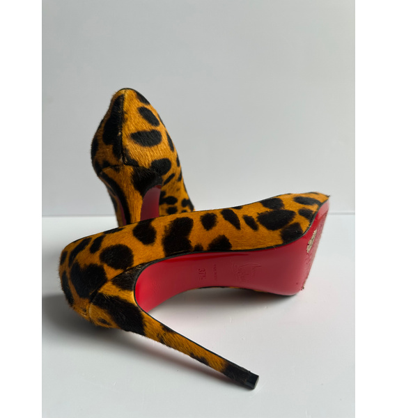 Туфли • Christian Louboutin • Горчичный