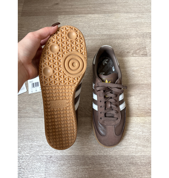 Кроссовки • adidas • Коричневый