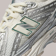 Кроссовки • New Balance • Серебряный